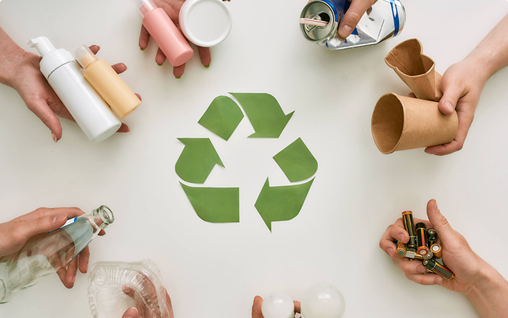 Recyclable and reusable cosmetic packaging 